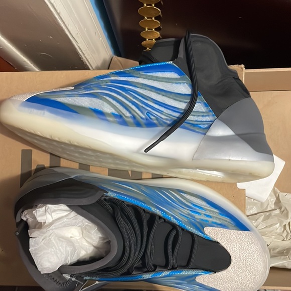 It’s not been worn and brand new from the box with the tag an it’s only 450